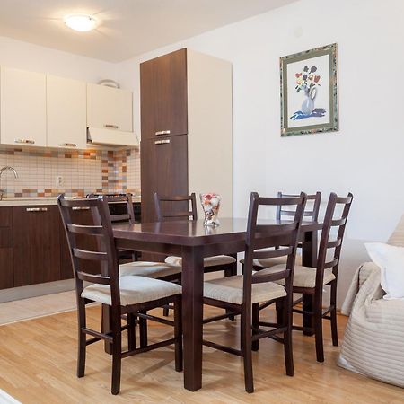 Apartments Leut 80M From The Sea พอดโกรา ภายนอก รูปภาพ