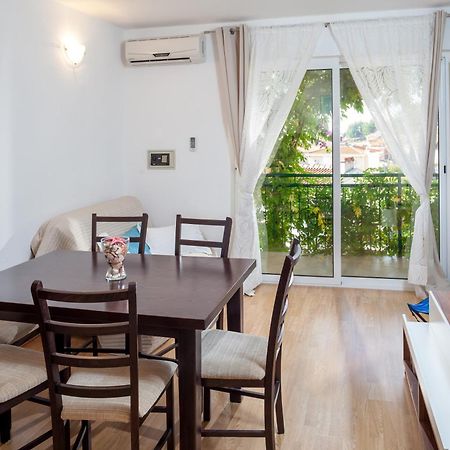 Apartments Leut 80M From The Sea พอดโกรา ภายนอก รูปภาพ