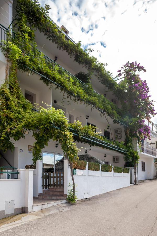 Apartments Leut 80M From The Sea พอดโกรา ภายนอก รูปภาพ